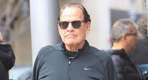 They lived in beverly hills, california, with two of his five daughters. Vhcrfykdbszrym