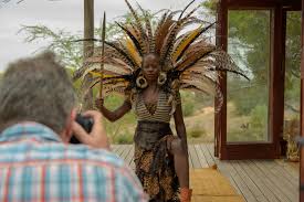 Für das sinnliche und extravagante shooting hätten wir uns keinen besseren ort als neapel wünschen können. In African Moods Bei Den Shootings Fur Den Lambertz Fineart Kalender 2020 Lambertz