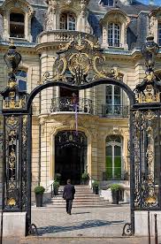 Je Me Balladais Sur L Avenue Le Coeur Ouvert A L Inconnu J Avais Envi De Dire Bonjour A N Importe Qui N Importe Qui Ce Fut Toi Avec Images Paris Paysage France France