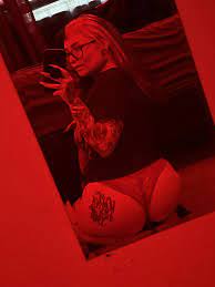 What song would you fuck me to? nudes | GLAMOURHOUND.COM