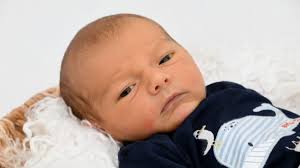 Flotte Maschen“ für warme Köpfe von Babys im Ilm-Kreis