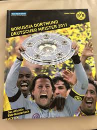 August 2011 mit dem spiel des amtierenden meisters borussia dortmund gegen den hamburger sv (3:1) und endete mit dem letzten spieltag am 5. Borussia Dortmund Bucher Gebraucht Antiquarisch Neu Kaufen