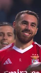 Benfica, Türk yıldızlarıyla kanatlanıyor! 🦅 Kerem Aktürkoğlu’nun pasında  Orkun Kökçü, harika bir vuruşla çok uzaktan ağları buluyor! 🇹🇷  #keremaktürkoğlu #orkunkökçü