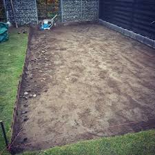 Zum Abschluss Der Erdarbeiten Haben Wir Die Komplette Flache Einmal Abgeruttelt Gartengestaltung Garten Und Erde