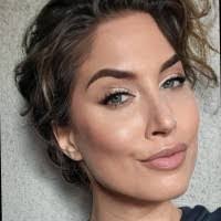 Julie Rowland's Instagram, Twitter & Facebook