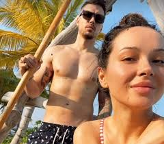 Jul 02, 2021 · vlăduța lupău, declarație despre soacra sa. VlÄƒduÈ›a LupÄƒu È™i Adi Rus Prima Fotografie Din VacanÈ›Äƒ Ce Au FÄƒcut Cei Doi Imediat Cum Au Ajuns Spynews Ro