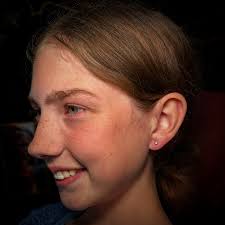 ✨ First piercing, first stud… and the sweetest birthday gift ever 🎁 This  beautiful girl celebrated her special day with a brand-new piercing,  lovingly gifted by her parents 💕 She was brave,