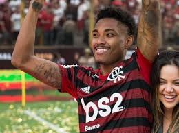 Discover more posts about vitinho. Flamengo E Vitinho Repudiam Radialista Que Chamou Atacante De M