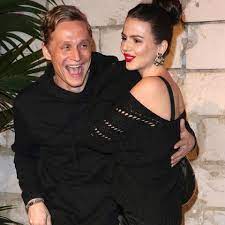 #amira pocher instagram is all the buzz right now, be a part of the story by voting here! News Video Amira Pocher Zeigt Ihren Hubschen Bruder Gala De