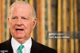 Former US Secretaries of State James Baker III and Warren... News Photo