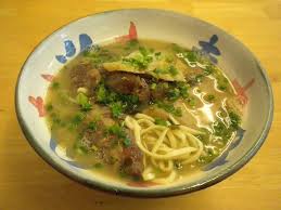 寿味食堂 の寿味そば 細麺 wスープでソーキが無かった為 軟骨ソーキに 沖縄そば そば 食べ歩き