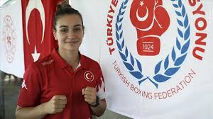Gürayman, as a young woman, played for the fenerbahçe men's volleyball team. Milli Boksor Buse Naz Cakiroglu Altin Madalya Kazandi Betasus Tv