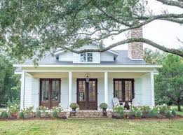 358 Wisteria St Fairhope Al 36532 Zillow In 2020 Farmhouse Exterior House Exterior White Exterior Houses