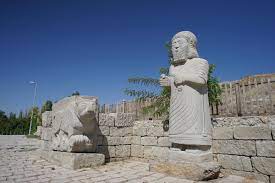 Unesco dünya mirası geçici listesinde bulunan malatya'daki arslantepe'nin kalıcı listeye alınmasına yönelik olarak büyükşehir belediye başkanı selahattin gürkan, kültür ve turizm. Arslantepe Hoyugu Arsivleri