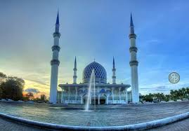 It is located in shah alam. Sultan Salahuddin Abdul Aziz Shah Mosque Steemit