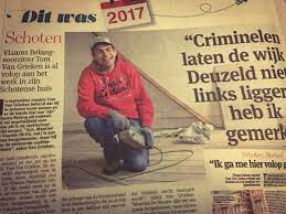 De man zou vermoedelijk al enkele weken dood zijn, de eigenaar van het pand was daarvan op de hoogte, maar gaf dit niet aan. Tom Van Grieken On Twitter Van De Kerstvakantie Gebruik Maken Om Ons Huisje Op Te Knappen In Schoten Ditwas2017 Gva