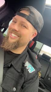 Robert Perritt's Instagram, Twitter & Facebook