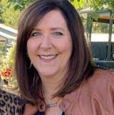 Lori Benson's Instagram, Twitter & Facebook