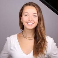 Laura Franceschi's Instagram, Twitter & Facebook