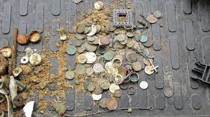 Bottom line on amazing metal detecting finds. Beach Metal Detecting With Mal At Bournemouth Uk 03rd May 2012 Youtube