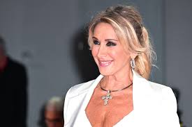 Simona Tagli: «Dopo 15 anni sono pronta a infrangere il voto di castità. Ho  voglia di tornare ad amare» | Vanity Fair Italia