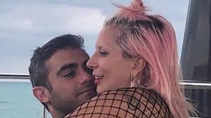 Die fotostrecke dazu war besonders einzigartig. Lady Gaga Zeigt Sich Ohne Make Up Und Begeistert Die Fans