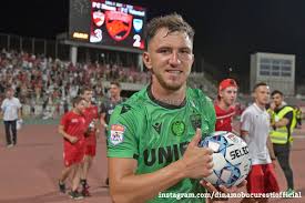 Legia gold als een van de belangrijkste voetbalclubs van de poolse legioenen uit de eerste wereldoorlog. Emanuel Rosu On Twitter Dinamo Turned Down A 350k Offer From Legia Warsaw For Star Midfielder Deian Sorescu Sorescu Is The Best Player At Dinamo Right Now The Financially Troubled Club Hopes