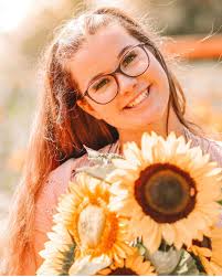 Hi Everyone! I'm looking forward to coming back to my hometown this Fall to  shoot some wonderful clients, and I have a few available spots left for  portrait & senior sessions. If