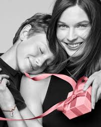 Pandora at Plaza del...