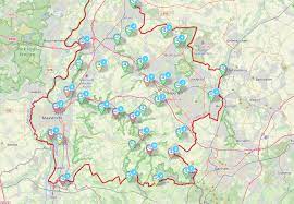 Vrijdagmiddag even voor 14.00 uur is bij het julianakanaal ter hoogte van meerssen een groot gat ontstaan in de dijk. 3lyndkgwp Rmom