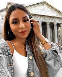 Jessica Calderon's Instagram, Twitter & Facebook