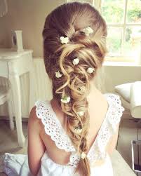 From themed weddings to matching dresses among siblings and family, you would want everything to be perfect. 33 Cute Flower Girl Hairstyles 2020 Update Wedding Forward