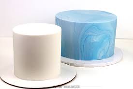 Making fondant roses can be time consuming and fiddly. Make Your Own Rolled Fondant