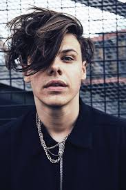 As an artist and songwriter, yungblud lives to stir up the raw energy of rebellion. Musikblog Jeder Weiss Was Die Stunde Geschlagen Hat Yungblud Im Interview