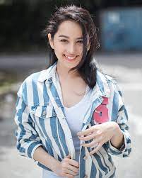 Penyanyi danial zaini yang meledak menerusi lagu siti bilang cuti, meluahkan rasa syukur atas penerimaan ramai terhadap single sulungnya itu. Biodata Sophia Albarakbah Gadis Cantik Dalam Mv Siti Bilang Cuti Biodata Penuh