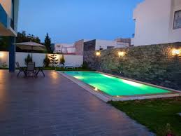 Piscine pour hotels et publique. Villa Avec Piscine Et Jacuzzi Amapomakazi Yeyokuqeshisa E Tunis Tunis Tunisia