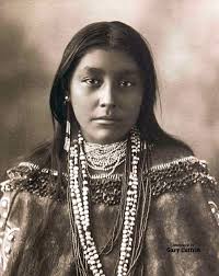 Gouyen was born in 1857, into the Chihenne band of Chiricahua Apache. Her  Indian name was[1] Góyą́ń meaning the one who is wise, or [2]Wise Woman.  There is a story of Gouyen