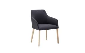 Welcome your guests whenever you want with our extendable kitchen or dining tables. So1534 Product Andreu World