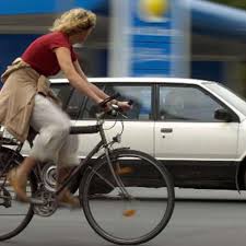 Sicherheitsabstand Radfahrer Mit 1 50 Metern Uberholen Auto