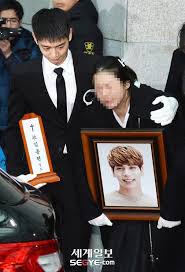 Bu cümlenin jonghyun'un sık kullandığı favori sözlerinden biri olduğu netizenlerin gözünden kaçmadı. Pics Sm Artists In Tears As They Bid Final Farewell To Jonghyun At Funeral