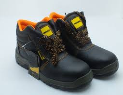 Steel toe shoes men, safety work reflective strip puncture proof footwear industrial. Trovaq Safety Shoes Building Material Supplier In Qatar