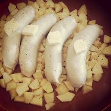 Pomme farcie au boudin blanc et pommes sautées. Boudin Blanc Aux Morilles Sur Son Nid De Pommes Cuit Au Four La Cuisine D Une Pin Up