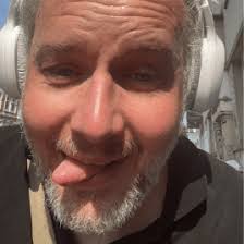 Indie-Pop Musiker*innen & Bands aus Hamburg