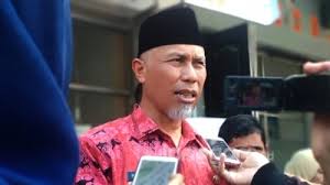Mahyeldi is an actor, known for malik & elsa (2020). Mahyeldi Terima Sk Sebagai Calon Gubernur Sumbar Langgam Id