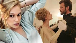 Onunla oynayan kadınların