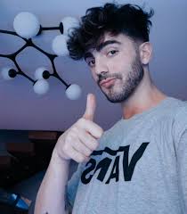 Esme Castro (esmecastro937)