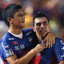 Esteban efraín paredes quintanilla (born 1 august 1980) is a chilean footballer currently playing for chilean club coquimbo unido as a forward. Esteban Paredes Ficha Sorpresivamente Con Equipo De La Segunda Division De Chile Soy Futbol