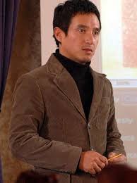 불광중학교 3학년 때 누나가 보여준 연극 『결혼』에 깊은 감명을 받아 배우가 되기로 결심했다고 한다. ì¡°ìž¬í˜„ ë¯¸íˆ¬ 3ë…„ë§Œì— ìŠ¹ì†Œ í™•ì • ê³ ì†Œì¸ í•­ì†Œ í¬ê¸° ì¡°ì„ ì¼ë³´