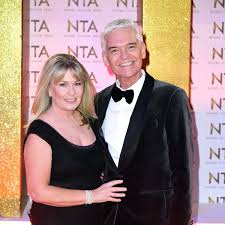 Phillip schofield ретвитнул(а) debbie harrison. Phillip Schofield S Wife Speaks Out For The First Time After He Came Out As Gay Manchester Evening News
