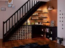 Comment Realiser Un Bar A Cocktail Sous Votre Escalier Amenagement Sous Escalier Bar Sous Escaliers Amenagement Escalier